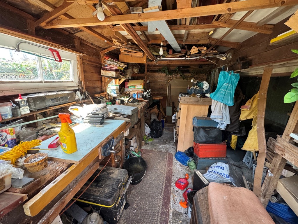 Lot: 185 - TERRACE HOUSE FOR IMPROVEMENT - Inside shed-workshop